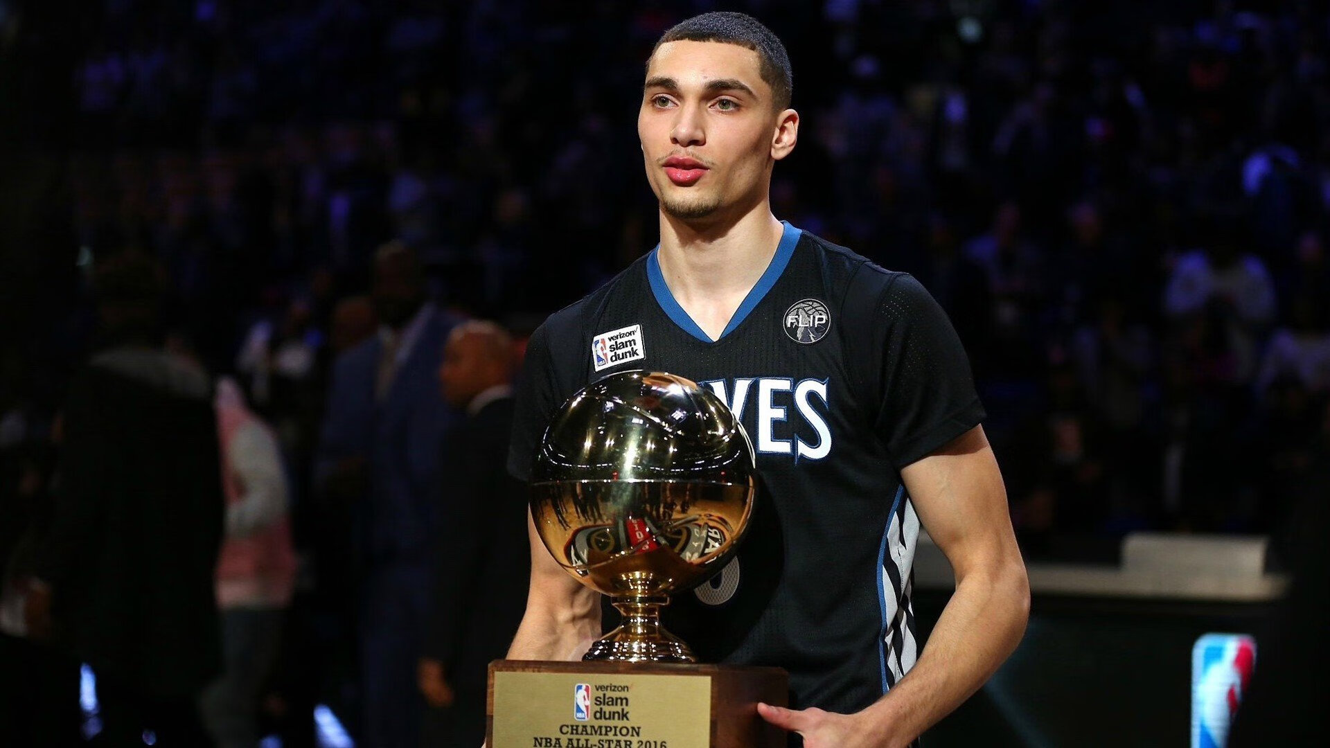 包含周琦复出首秀出彩，密尔沃基雄鹿主场鏖战曼联，豪取50连胜的词条