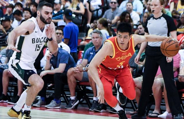 包含周琦复出首秀出彩，密尔沃基雄鹿主场鏖战曼联，豪取50连胜的词条